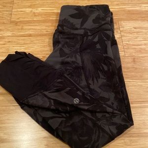 Lululemon size 6 blk